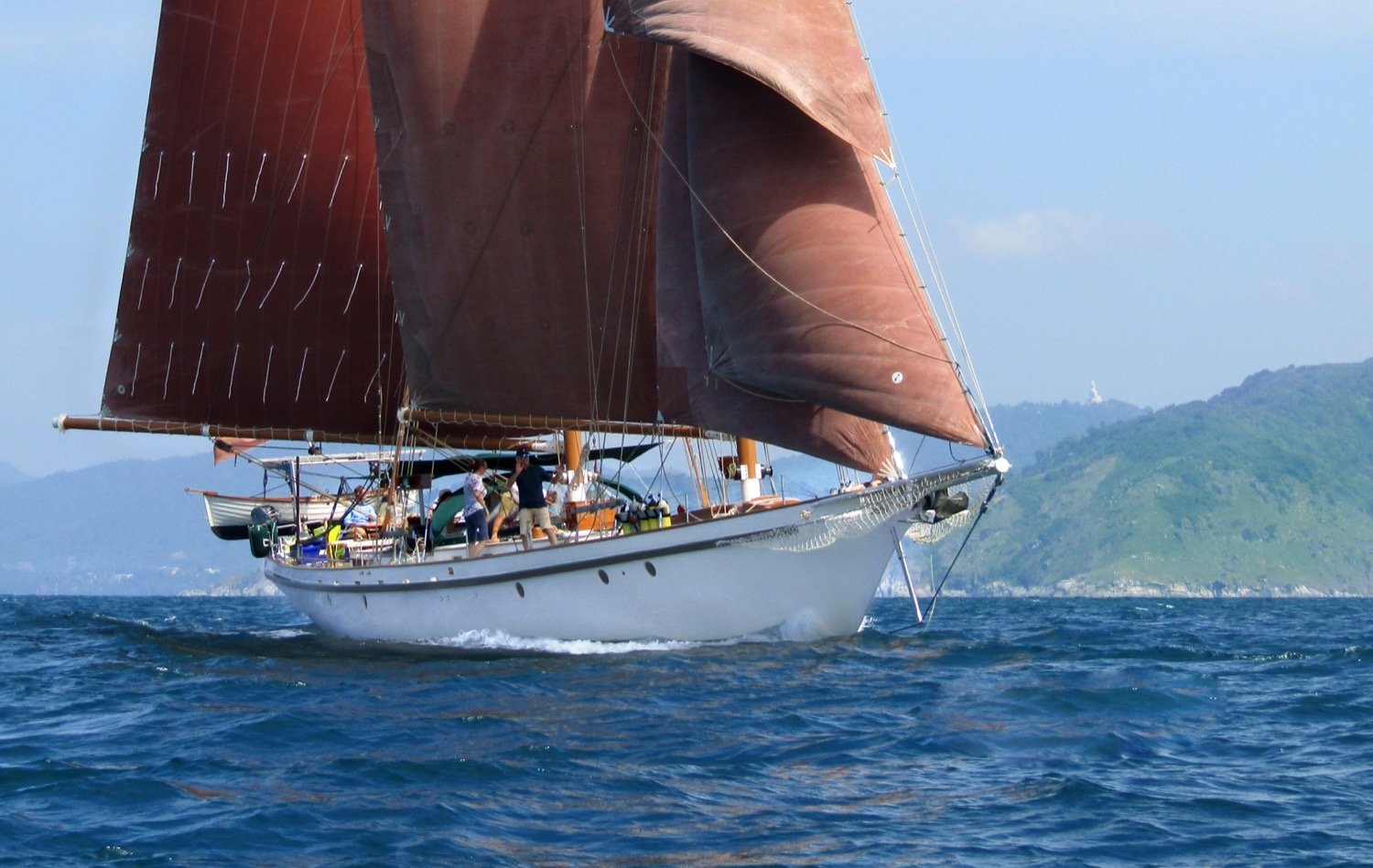 1990 classic gaff schooner 'dallinghoo'