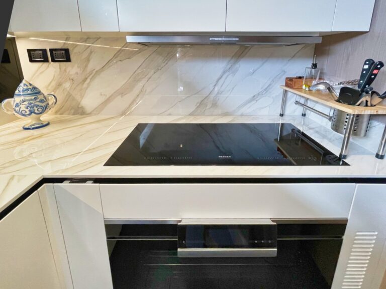 Azimut Grande 27 metri Price & Specs