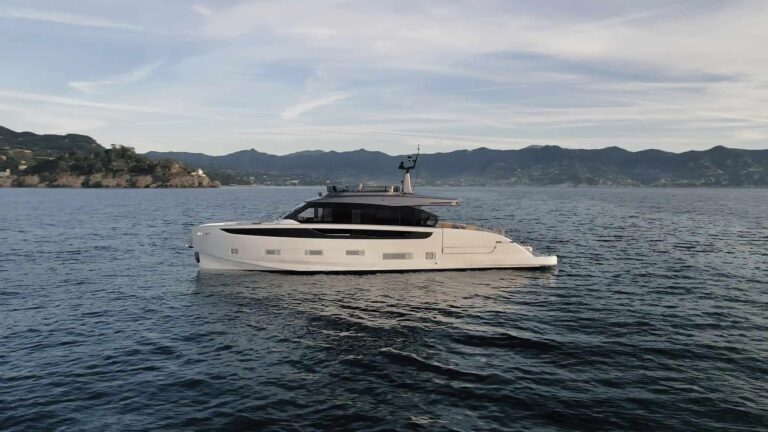 Azimut Seadeck 7 For Sale